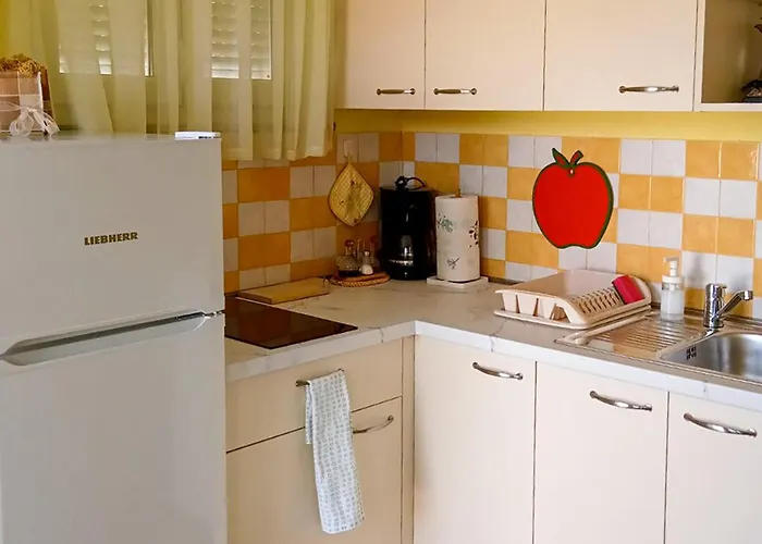 1 Bedroom Beautiful In Vrbnik (Primorje-Gorski Kotar)
