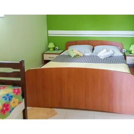 1 Bedroom Beautiful In Vrbnik (Primorje-Gorski Kotar)