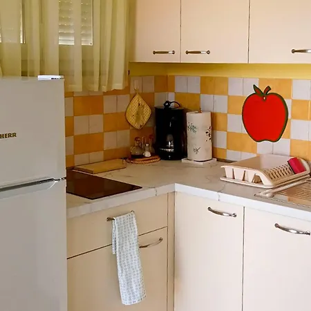 1 Bedroom Beautiful In Vrbnik (Primorje-Gorski Kotar)