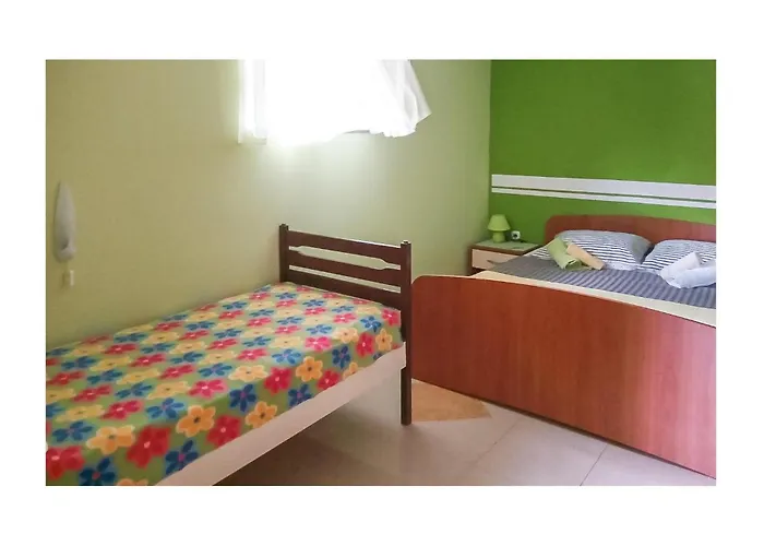 1 Bedroom Beautiful In Vrbnik (Primorje-Gorski Kotar)