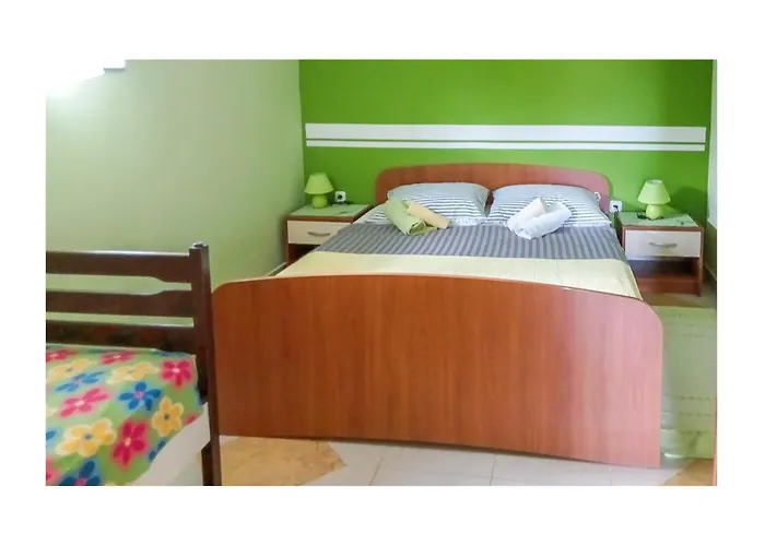 1 Bedroom Beautiful In Vrbnik (Primorje-Gorski Kotar)